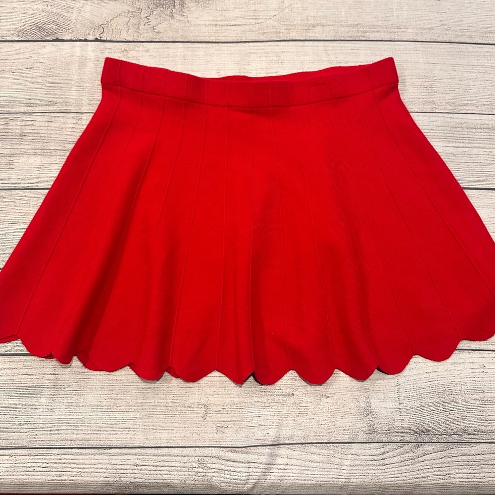 Candie’s scalloped hem sweater skirt size XL red